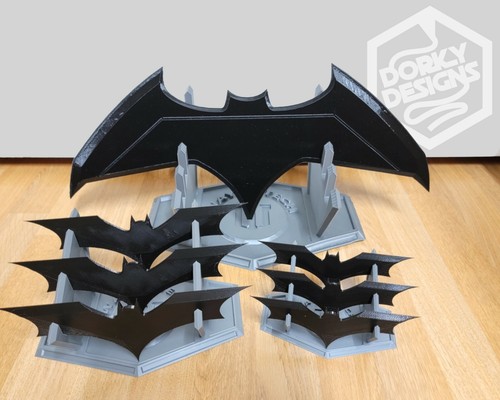 17 Batarang set with Wayne Tech Display Stands and The Batman Grapnel Launcher - Picture 10 of 24
