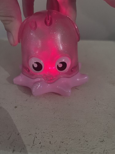 2003 McDonalds Disney Finding Nemo - Pearl - Figure Happy Meal Toy Water Squirt