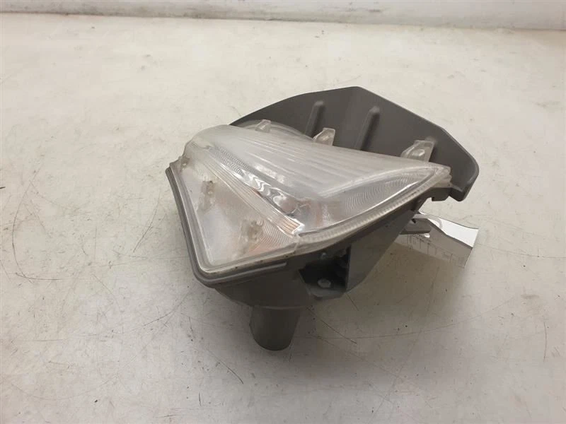 MONTAJE LUZ ANTINIEBLA DELANTERA LADO CONDUCTOR TOYOTA PRIUS V 12-14 Foto 4 de 4