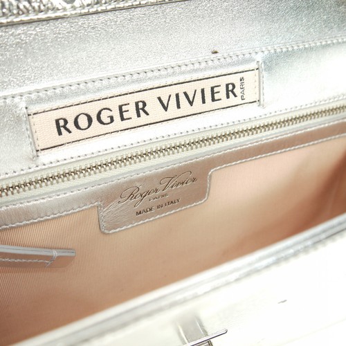 Bolso de Hombro Roger Vivier Viv Choc Cuero Plateado Repujado Bolso sin asas Bloqueo Giratorio - Imagen 17 de 18