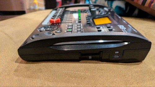 ZOOM R8 Multi-Track Recorder 8-Spur USB Audio Interface Midi Controller schwarz - Bild 3 von 7