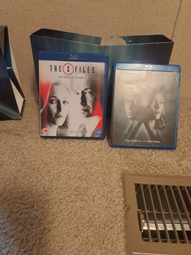 The Complete X Files Blu-ray Collection: Seasons 1-11 And 2 Movies. - Picture 10 of 12