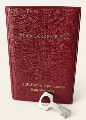 Alte Sparkassenbuch-Spardose Städtische Sparkasse Regensburg mit Schlüssel