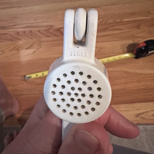 Vintage Italian White Enamel Cast Aluminum Garlic Press 6" - Picture 4 of 4