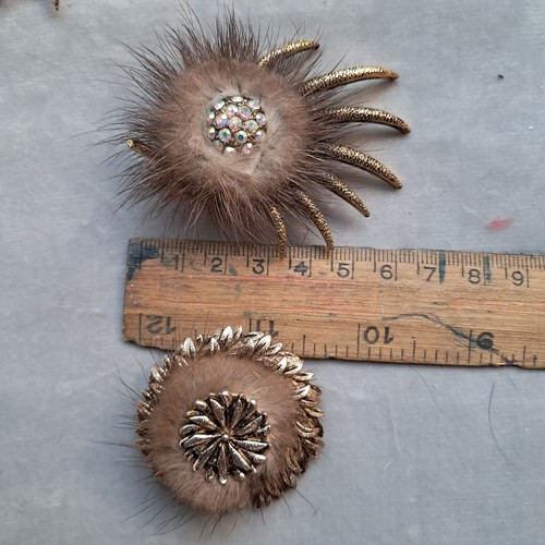 Vintage Mink Fur Flower Brooches with metal settings x2 - Picture 2 of 7
