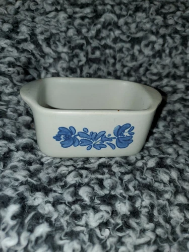 Pfaltzgraff Yorktowne USA Stoneware Mini Loaf Pan. Blue Floral. 4" Across.