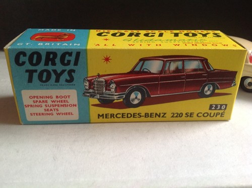 Vintage Corgi 230 Mercedes-Benz 200 SE, Cream Red Interior, VNM, Boxed - Picture 8 of 8