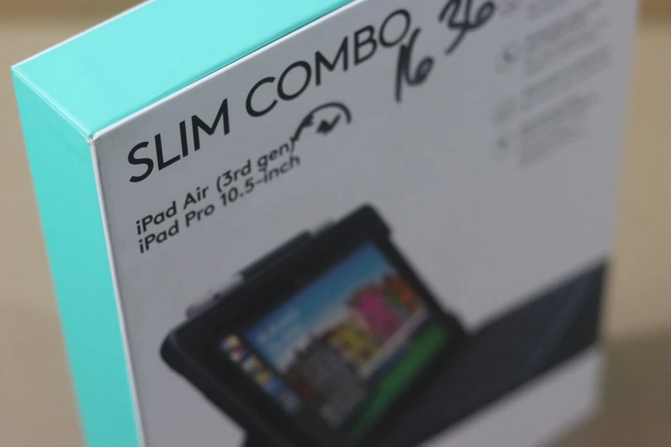 Logitech Slim Combo keyboard case for iPad Air 3rd Gen & iPad Pro 10.5" - Image 4 of 4