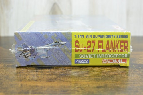 DML 1/144 SU-27 FLANKER - AIR SUPERIORITY SERIES 4528 model kit complete c1 - Bild 2 von 7