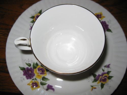 Royal Windsor English Fine Bone China 3 pc Cup Saucer & Cake Plate Trio Pansies - Picture 7 of 13