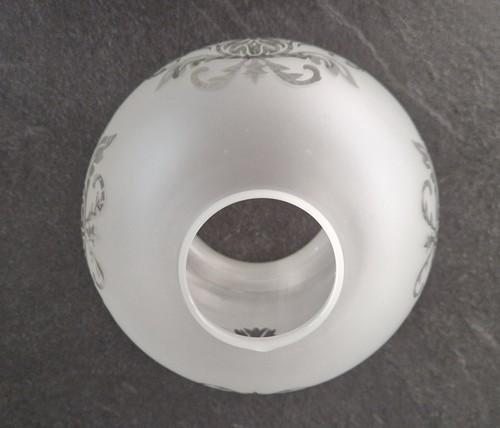 Alter Lampenschirm aus satiniertem Glas mit Ornamenten * Öffnung Ø 5cm * Ø 14cm - Bild 4 von 6
