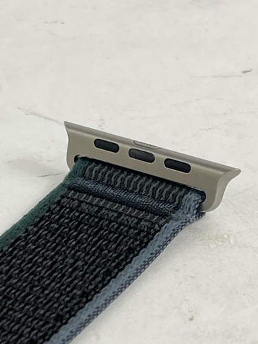 Apple Watch Band - Trail Loop (49mm)Blue/Black with Rugged Titanium Finish - M/L - Zdjęcie 2 z 5
