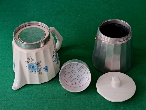 RARA CAFFETTIERA VINTAGE PPP ANNI '70 ALLUMINIO E PORCELLANA FLOREALE 9 TZ. CR79 - Foto 8 di 12