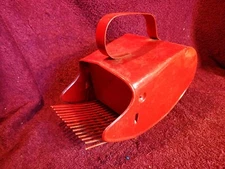 VINTAGE ,  NICE RED COLOR METAL BERRY PICKER MARJA MAIJA FINLAND FINNISH