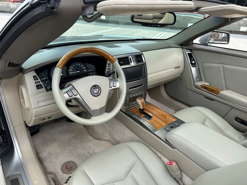 2005 Cadillac XLR - Picture 15 of 35