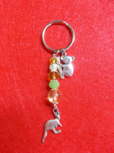 LOVELY TIBETAN SILVER KANGAROO AND KOALA CHARMS ON CRYSTAL BEAD KEY RING # 422 - Picture 4 of 14