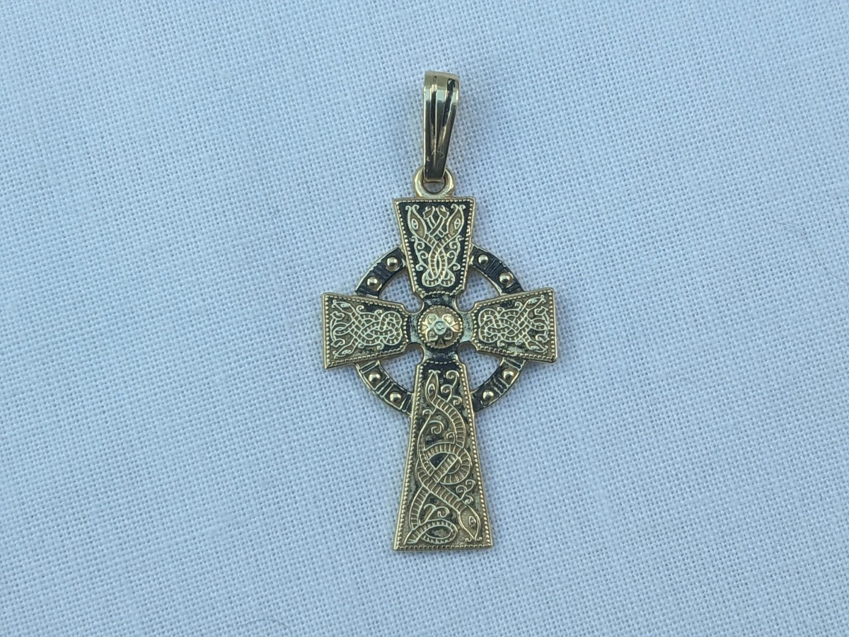 18ct gold Glencara Celtic cross. RRP 850
