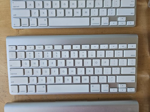 Lot of 5: Apple A1314 Wireless Keyboard - Photo 3/12
