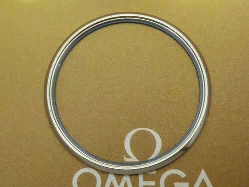 Genuine Omega Speedmaster Moonwatch 40th Anniversary Used Bezel (082SU1795) - Picture 6 of 8