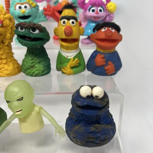 Sesame Street Finger Puppets and Figures Collectible Vtg Toys - Picture 12 of 14