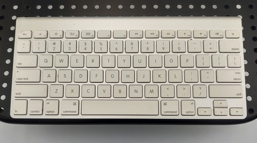 5x Apple A1314 Wireless Keyboard with Bluetooth for iMac / Mac / iPad - TESTED - Afbeelding 2 van 9