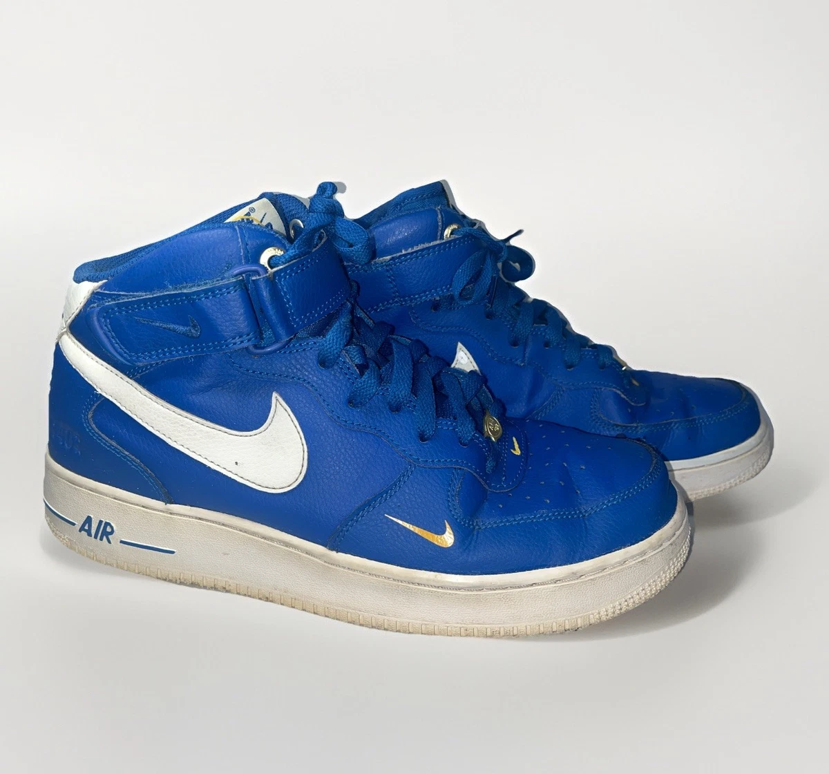 Preços baixos em Nike Air Force 1 '07 LV8 Mid 40th Anniversary