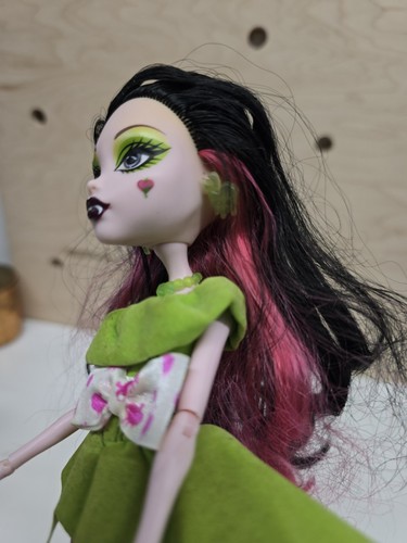 Monster High Snow Bite Draculaura Puppe Mattel Exclusive - Bild 5 von 7