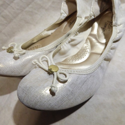 🩰 Pisos de ballet Dexflex Comfort Scrunch talla 7,5 M tela dorada brillante; lazos para monedas - Imagen 13 de 15