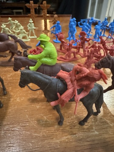 Marx Comanche Pass Playset Vintage: 141 total figures- soldiers/horses/mountain - Picture 2 of 11