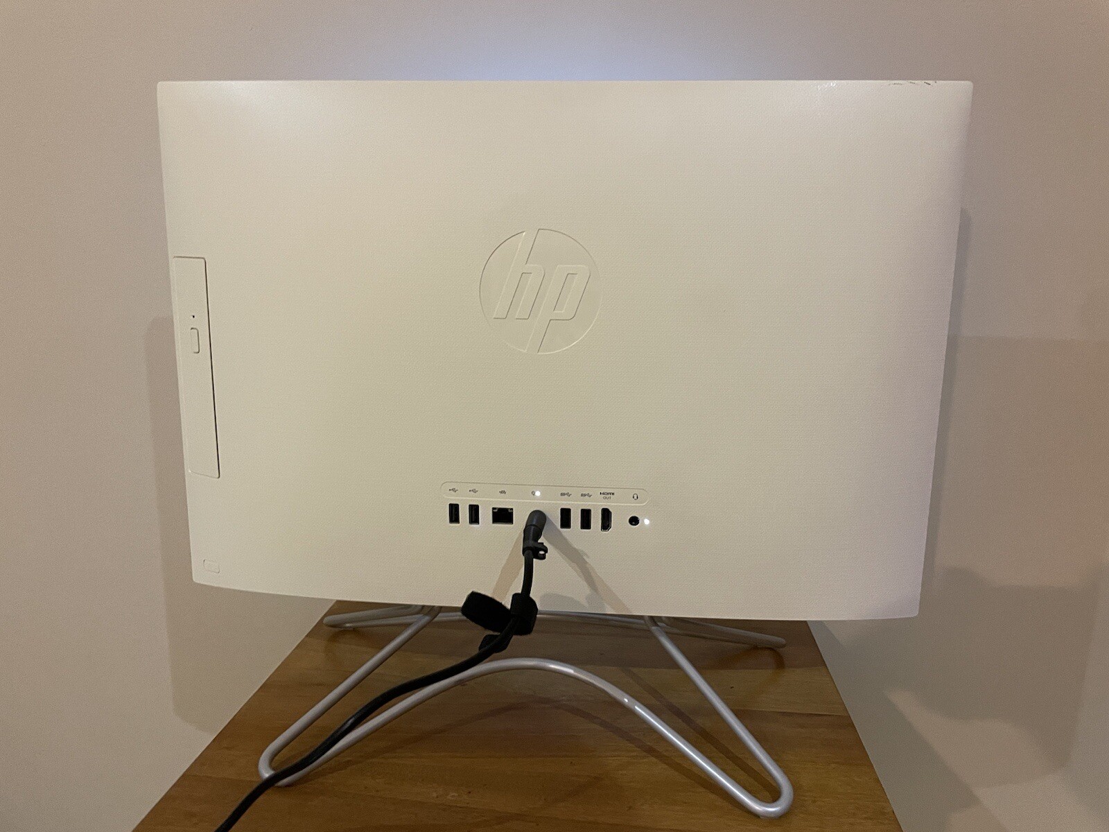 HP 22-C0063W All-In-One PC FHD Intel G4900T 4GB 1TB HDD Win10 Desktop Computer - Picture 8 of 11