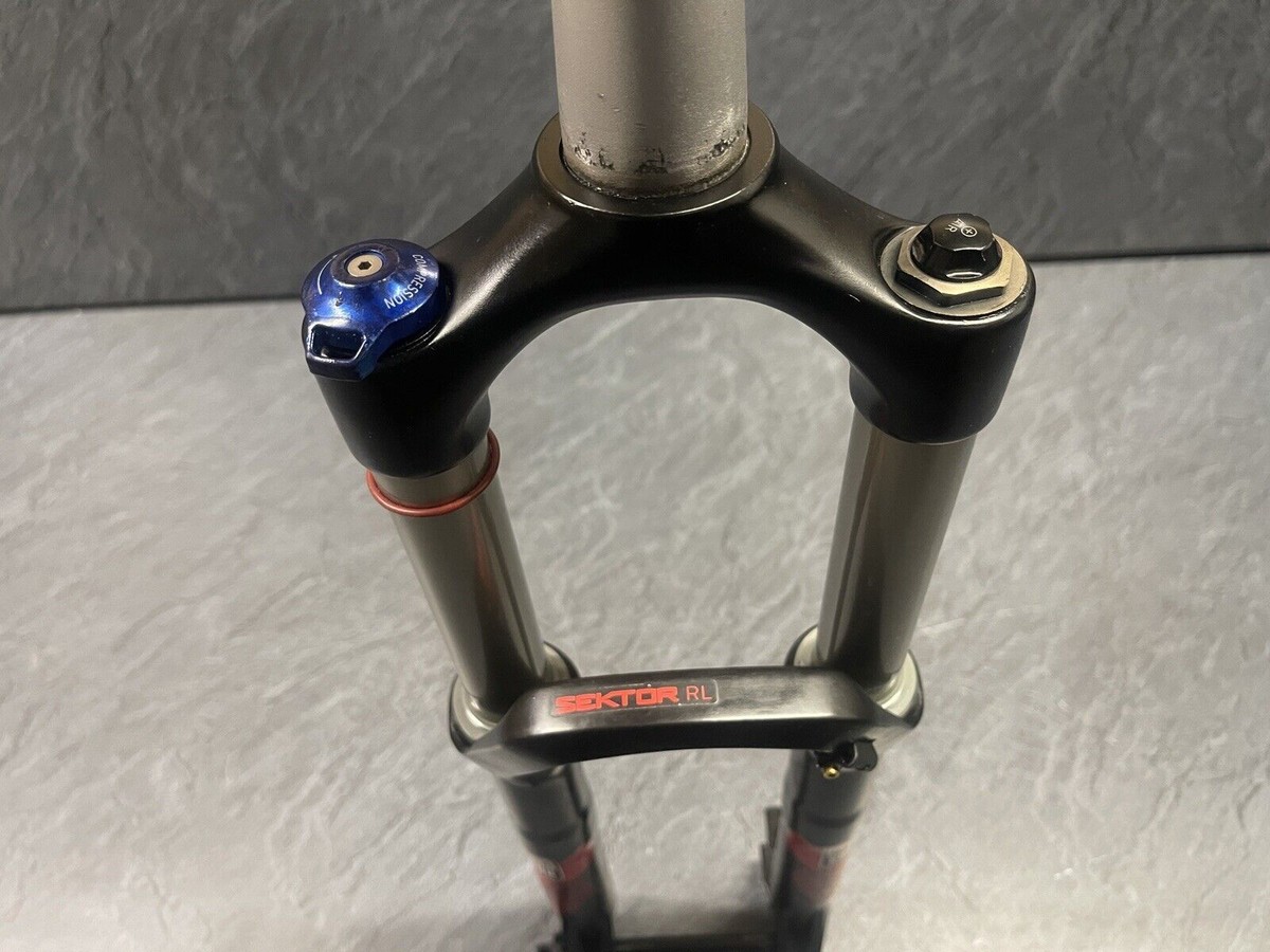 RockShox sektor 140mm 26インチ RockShox Sektor RL Suspension Fork 27.5+/29