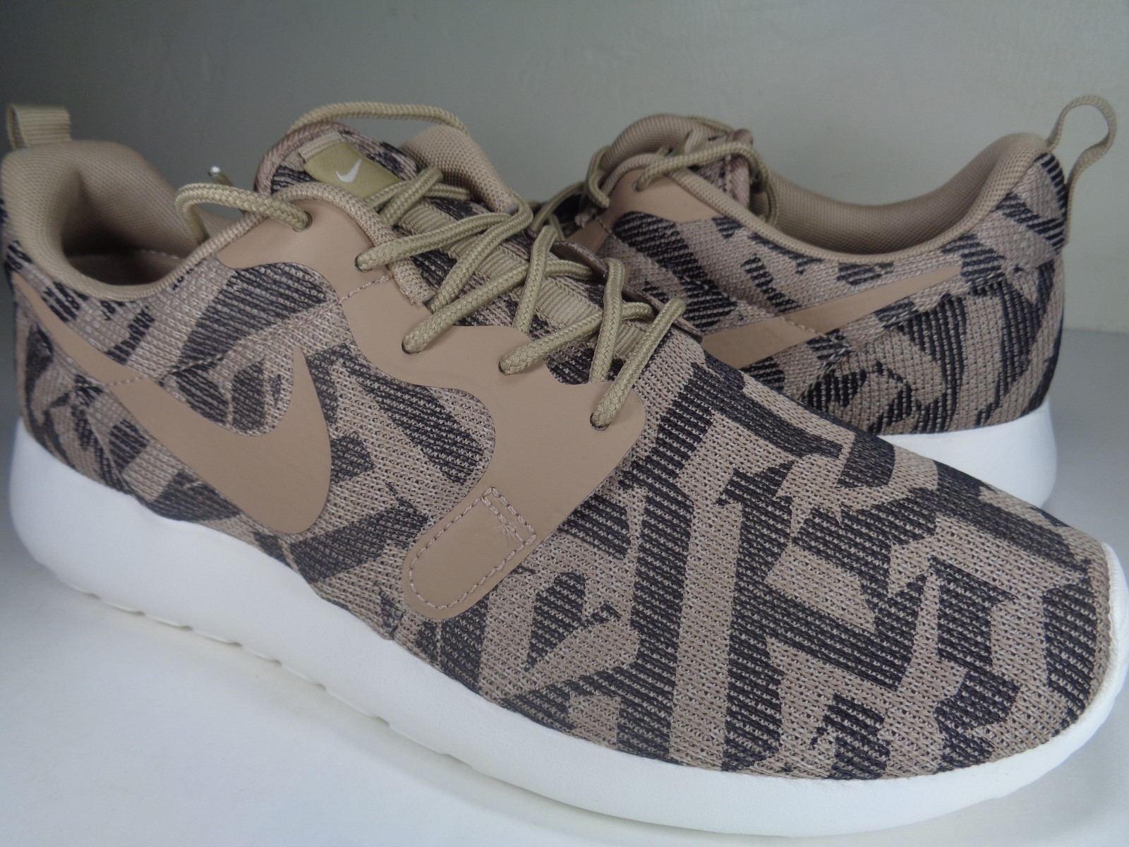 Le donne roshe nike kjcrd deserto mimetico filo bianco un raro sz 10 (705217-200) Le donne roshe nike sz kjcrd deserto mimetico filo bianco un raro sz nike 10 (705217-200) 6416e1