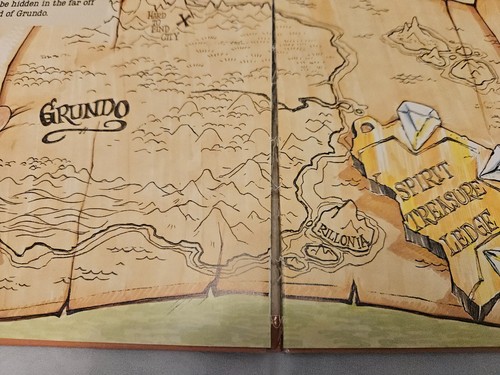 2 VTG 1980s Teddy Ruxpin Worlds of Wonder Books Airship & Third Crystal no Tape - Picture 5 of 11