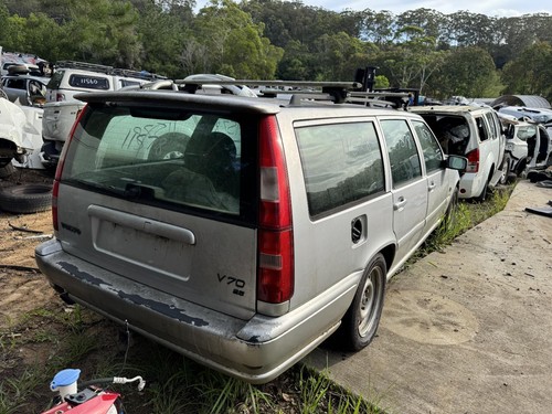 VOLVO S70/V70/C70 WAGON, LOWER, 04/97-03/00 LEFT TAIL LIGHT, PASSENGER TAIL LAMP - Picture 7 of 10