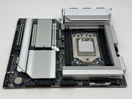 GIGABYTE TRX50 AERO D sTR5 AMD TRX50 EATX Motherboard - Afbeelding 3 van 10
