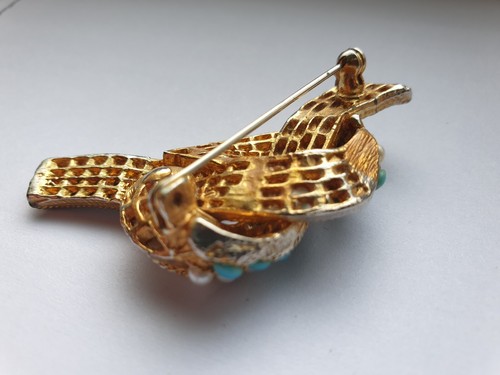 Broche nudo vintage de metal turquesa y perlas de imitación, bisutería - Imagen 5 de 5