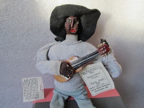 VTG DELTA BLUES MUSEUM CLARKSDALE, MS “APPLE HEAD” HANDMADE DOLL BY NAAJEE - Picture 7 of 7