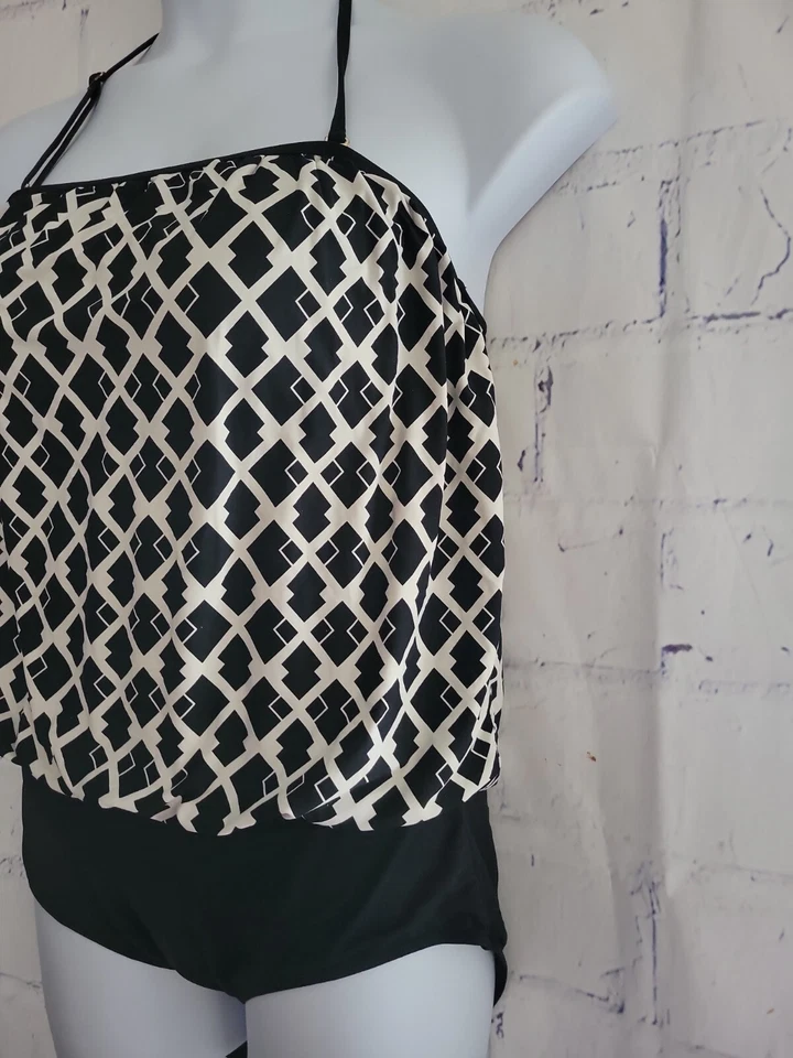 Apt. 9 Blusa Geométrica Blanca y Negra Traje de Baño de Una Pieza Talla XXL Halter Acolchado Foto 3 de 4