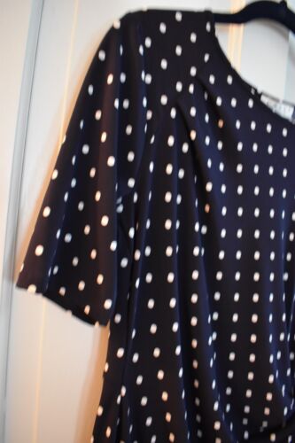 Chaus Jersey Knit Blouse/Top Navy/White Dots – Medium NWT $59 - Picture 3 of 6