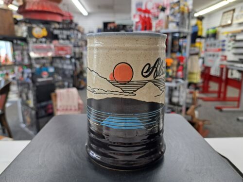 Vintage Multicolored Ceramic Coffee Mug Souvenir Of Alaska. Made In Japan - Picture 4 of 7