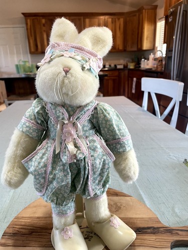 Hallmark Bunnies by the Bay Tidbit w Stand Clogs Plush Rabbit Basket Easter, EUC - Picture 7 of 13