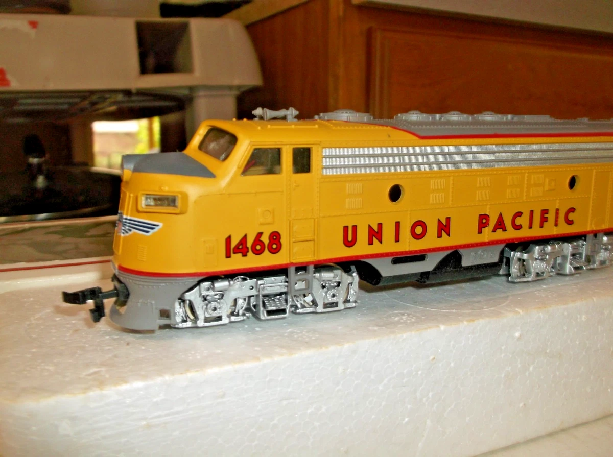 Bachmann HO Union Pacific Railroad Yellow Model Railroad