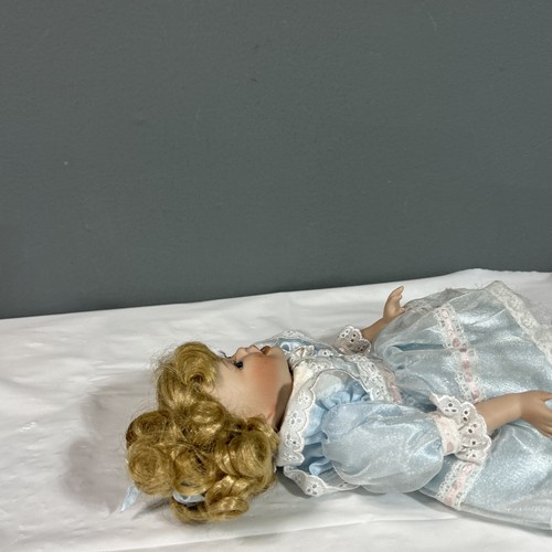 MUÑECA VINTAGE DE PORCELANA OJOS AZULES Vestido Azul con Encaje S - Imagen 7 de 7