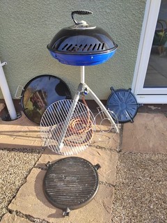 CADAC Eazi Chef Portable Gas Grill BBQ with Tripod Stand & all accessories shown