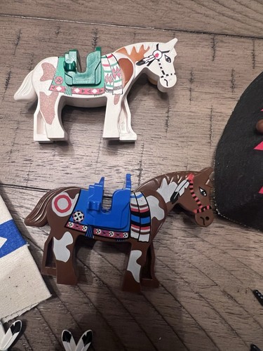 Lego Western 6766 - Rapid River Village INCOMPLETO. Minifigures, cavallo, 2x tende - Foto 4 di 10