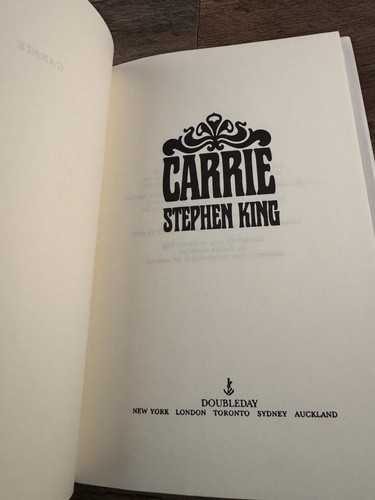 Carrie Stephen King HC With DJ Early Edition Near Mint - Picture 15 of 15