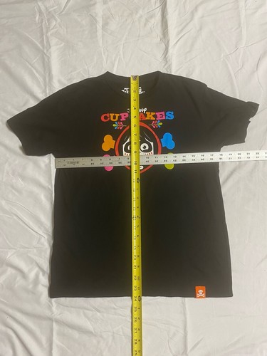 CAMISETA JOHNNY CUPCAKES DÍA DE LOS MUERTOS CALAVERA DE AZÚCAR NEGRA MUJER GRANDE - Imagen 4 de 5