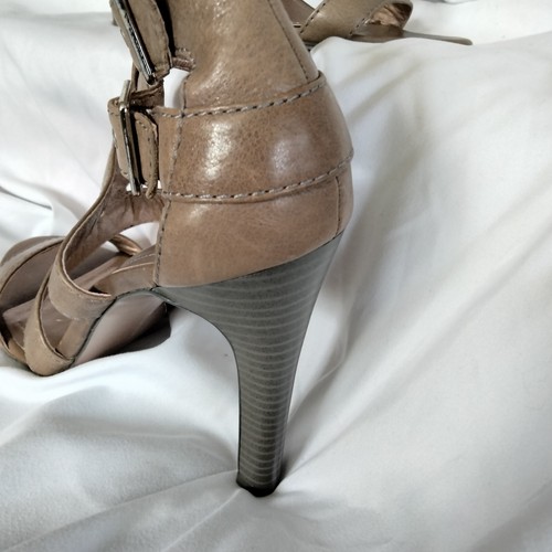 Sandalias de vestir BCBGeneration para mujer con tiras de imitación de cuero beige talla 9B - Imagen 7 de 14