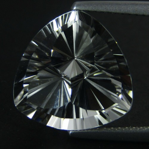 12.12Cts Classic 100% Natural White Topaz 14mm Trillion Magic 3D Cut Gem Ref VDO - Picture 3 of 6