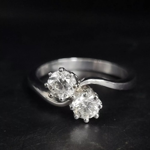 Bague de fiançailles deux pierres pour elle 1,6 ct ronde créée laboratoire plaqué or blanc 14 carats